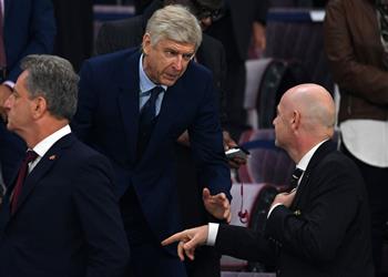 فينجر يرغب في تعديل قانون التسلل وتنفيذ رمية التماس بالقدم