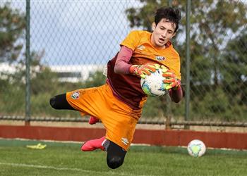 رسمي ا ليفربول يعلن تعاقده مع حارس جديد