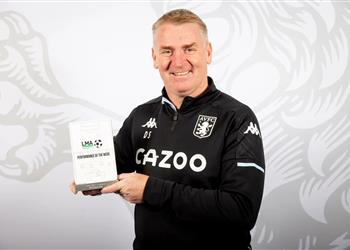 دين سميث يفوز بجائزة مميزة بعد سباعية أستون فيلا أمام ليفربول