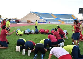 سيراميكا كليوباترا يضع قدما في الممتاز بعد فوزه على المريخ بخماسية