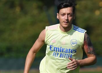 تقارير آرسنال يسعى لفسخ تعاقد أوزيل بالتراضي