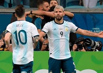 أجويرو مازح ا عن ميسي يشتكي كثير ا ونشبه حذاء الباليه