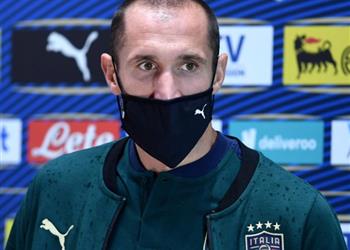 كيلليني لا يمكن إيقاف الموسم بسبب كورونا ورونالدو بخير ويأخذ حمام شمس