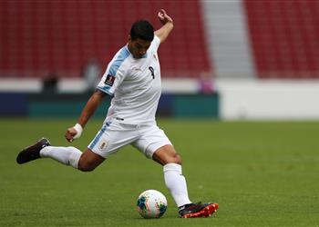 فيديو سواريز يسجل هدفين في هزيمة أوروجواي أمام الإكوادور بتصفيات كأس العالم