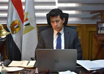 وزير الرياضة يطمئن على بعثات الأهلي والزمالك وبيراميدز