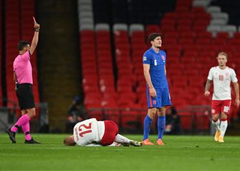 كين يعلق على طرد ماجواير وريس جيمس في مباراة إنجلترا والدنمارك