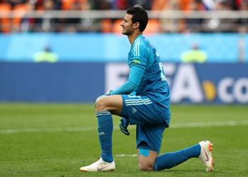مستشهد ا بأداءه مع الأهلي فيفا يتوقع تألق محمد الشناوي في تصفيات كأس العالم 2022