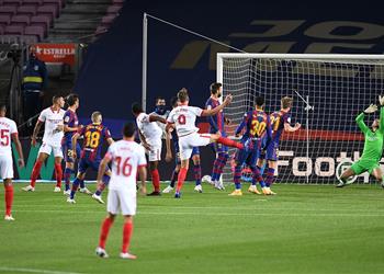 إشبيلية يعلن إصابة مدافعه بفيروس كورونا