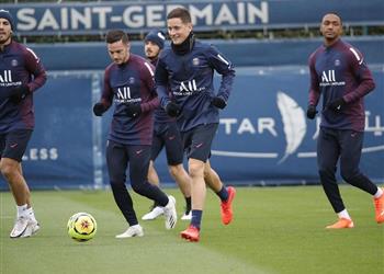 نجم باريس سان جيرمان يعلن شفاءه من كورونا ويعود للتدريبات