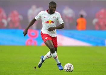 أوباميكانو يتخذ قرار ا تجاه م ستقبله بعد اهتمام ليفربول ومانشستر يونايتد