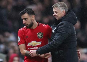 سولشاير يرد على أنباء مشادته مع برونو فرنانديز في مباراة مانشستر يونايتد وتوتنهام