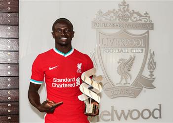 ساديو ماني يتفوق على صلاح وفيرمينو ويفوز بجائزة لاعب الشهر في ليفربول