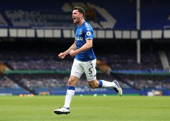 بالفيديو مايكل كين يسجل هدف التعادل لـ إيفرتون أمام ليفربول