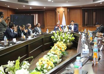 بحضور البدري وشوقي غريب أشرف صبحي يبحث استعدادات المنتخبات الوطنية مع اتحاد الكرة