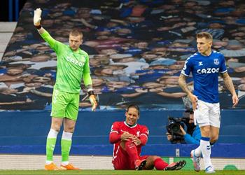 تقارير فان دايك يغيب عن ليفربول حتى نهاية العام