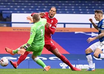 هندرسون بيكفورد اعتذر لي بعد تدخله على فان دايك وأظهرنا رد فعل رائع بعد سباعية أستون فيلا