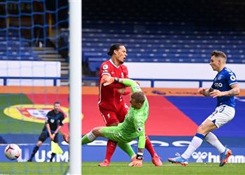 تقارير تقنية الفيديو رفضت طرد بيكفورد رغم تدخله العنيف ضد فان دايك