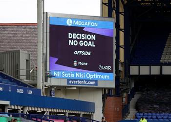 أول تحرك من ليفربول ضد تقنية الفيديو بعد التعادل مع إيفرتون