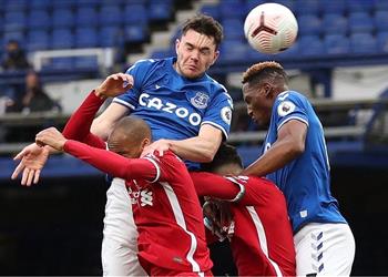 مدافع إيفرتون عقليتنا تغيرت ولعبنا بشكل جيد أمام ليفربول