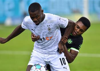 أمام أنظار عمر مرموش فولفسبورج ينجو من فخ بوروسيا مونشنجلادباخ