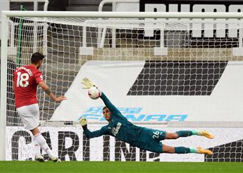 برونو فرنانديز بعد إهدار ركلة جزاء أهنىء دارلو لكونه أول حارس يتصدى لي في البريميرليج