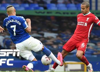 ريتشارليسون يعتذر لـ تياجو ألكانتارا بعد إصابته في مباراة ليفربول وإيفرتون