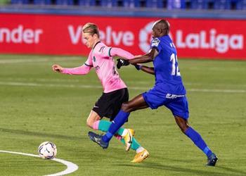 نيوم يهين أنسو فاتي وبيكيه يوبخ لاعبي برشلونة أمام خيتافي