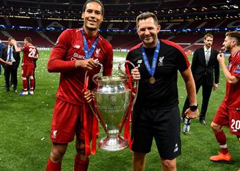 مدرب حراس مرمى ليفربول لـ فان دايك قاتل لتعود سريع ا