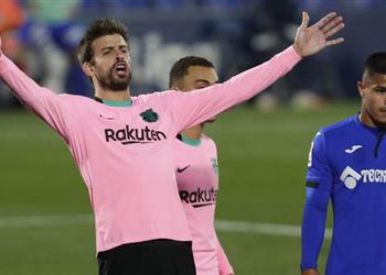 بعد التوقيع على الرفض آس برشلونة يتفاوض فردي ا مع بيكيه لتخفيض راتبه السنوي