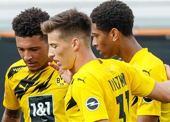 أصغر لاعب على الإطلاق موهبة بوروسيا دورتموند يخلد اسمه في تاريخ دوري الأبطال