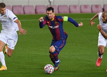 فيديو ميسي ي عادل إنجاز أسطورة مانشستر يونايتد بعد هدفه في فيرينكفاروس