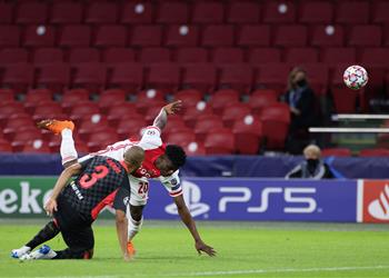 فيديو على خط المرمى فابينيو يتألق ويمنع هدف ا محقق ا لـ أياكس أمام ليفربول