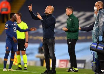 جوارديولا يكشف ما قاله للاعبي مانشستر سيتي بين شوطي مباراة بورتو