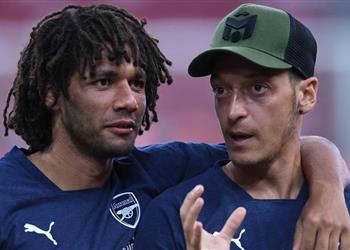 أوزيل يتوقع تسجيل النني هدف ا في مباراة آرسنال ورابيد فيينا