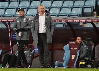 دين سميث عن سقوط أستون فيلا أمام ليدز خسرنا بعد الهدف الأول وتعاملنا مع المباراة بسوء