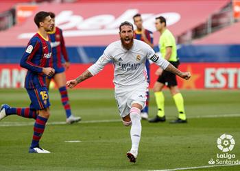 بالفيديو راموس ومودريتش يعاقبان كومان وريال مدريد يحسم الكلاسيكو بثلاثية في برشلونة
