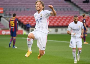 فيديو مودريتش ي هين حارس برشلونة ويسجل هدف ريال مدريد الثالث في الكلاسيكو