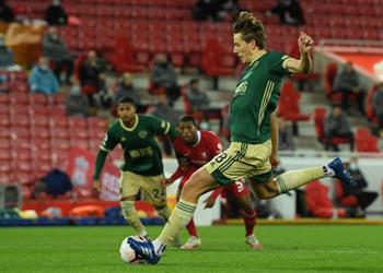 فيديو من ركلة جزاء ساندر بيرج يسجل هدف شيفيلد الأول أمام ليفربول