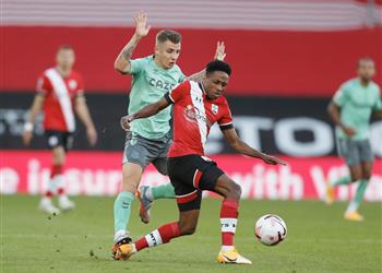 أنشيلوتي بعد طرد دينييه أمام ساوثهامبتون مواجهة ليفربول أثرت على التحكيم