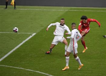 فيديو مدرب بايرن ميونخ يعلق على هدف ليروي ساني الرائع أمام فرانكفورت