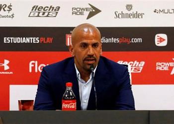 فيرون يثير الجدل بشأن مستوى ميسي مع برشلونة