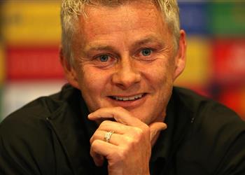 سولشاير يكشف الغائبين عن مباراة لايبزيج ويؤكد فان دي بيك سيحصل على فرصته