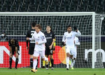 بالفيديو ريال مدريد يحول هزيمته لتعادل قاتل بثنائية بنزيما وكاسيميرو أمام مونشنجلادباخ