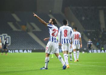 فيديو كوكا يشارك في هزيمة أولمبياكوس أمام بورتو بدوري أبطال أوروبا