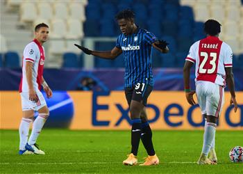 فيديو ثنائية زاباتا تنقذ أتلانتا من الهزيمة أمام أياكس في دوري أبطال أوروبا