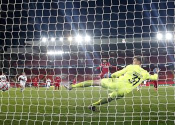 نأمل عدم خطورة إصابته ردود أفعال جماهير ليفربول بعد هدف محمد صلاح في ميتلاند