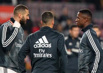 بالفيديو بنزيما ي حرض ميندي على فينيسيوس لا تمرر له إنه يلعب ضد ريال مدريد