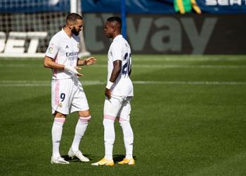 تقارير بنزيما اعتذر لـ فينيسيوس بعد أزمة مباراة ريال مدريد وبوروسيا مونشنجلادباخ