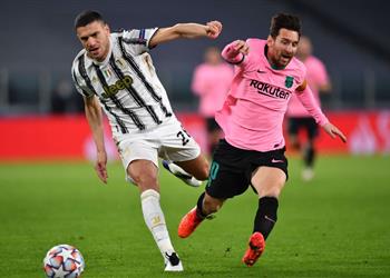 ديميرال يحصل على بطاقة حمراء في مباراة برشلونة ويوفنتوس