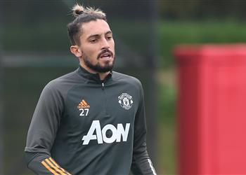 أليكس تيليس يعلق على إصابته بفيروس كورونا